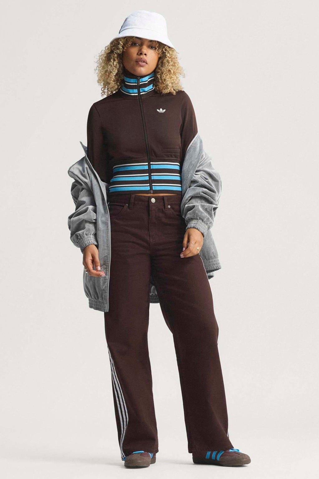 Bruine dames adidas Originals Firebird broek van denim met regular waist, rits- en knoopsluiting en effen