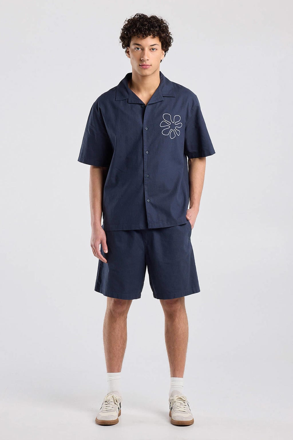 America Today relaxed casual short met linnen blauw