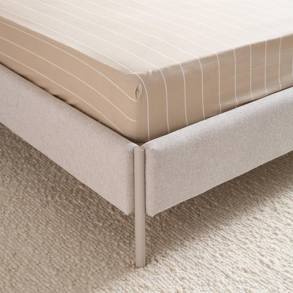 NOUS Living katoenen gestreepte hoeslaken (tot 25 cm) - zand/offwhite