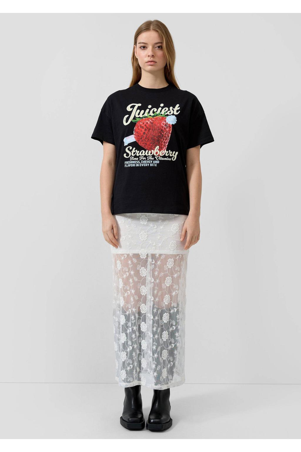 Zwart en rode dames QS T-shirt van katoen met printopdruk, korte mouwen en ronde hals