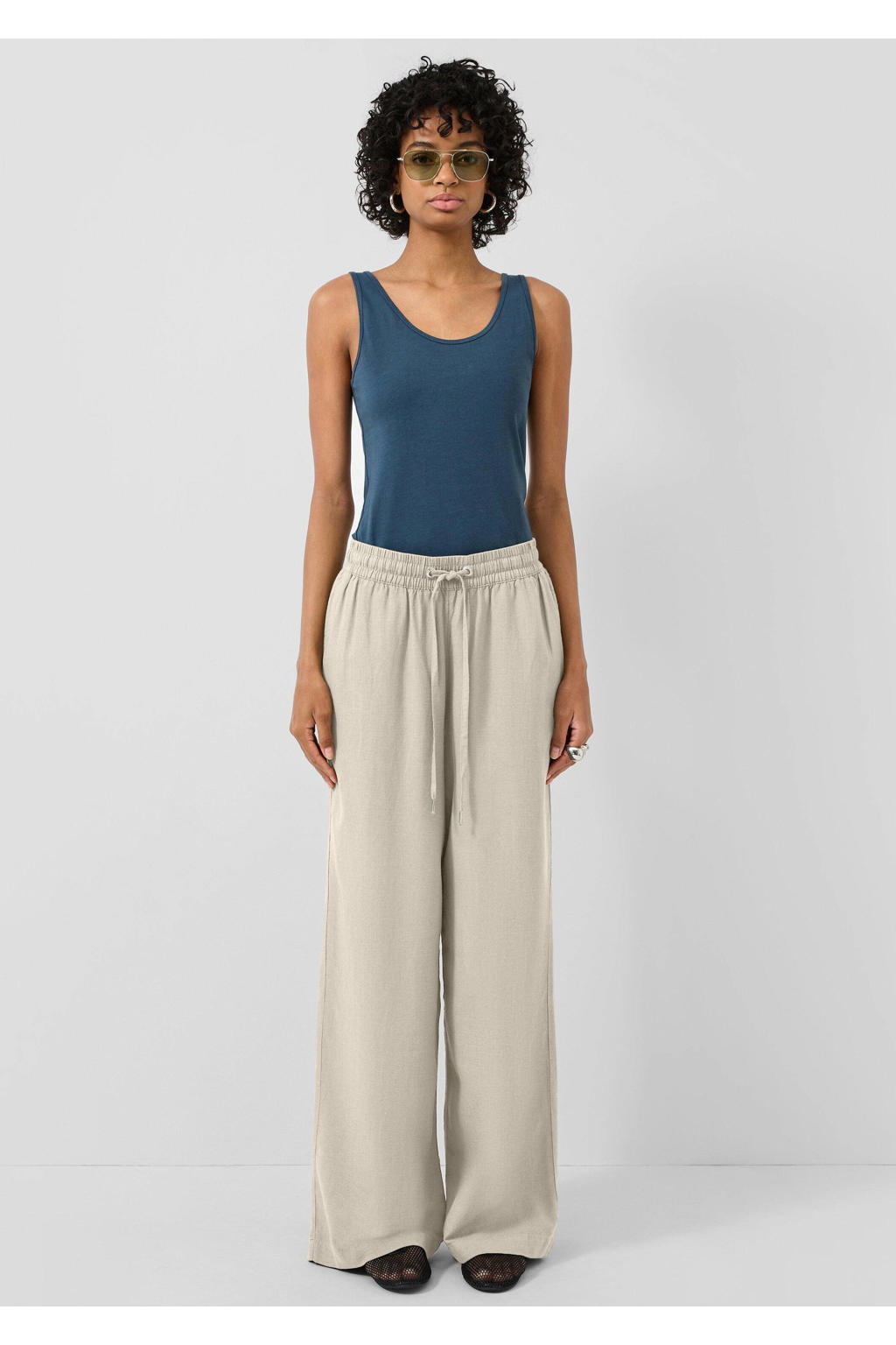 Beige dames QS regular waist casual broek van linnen met loose fit, elastische tailleband met koord en effen