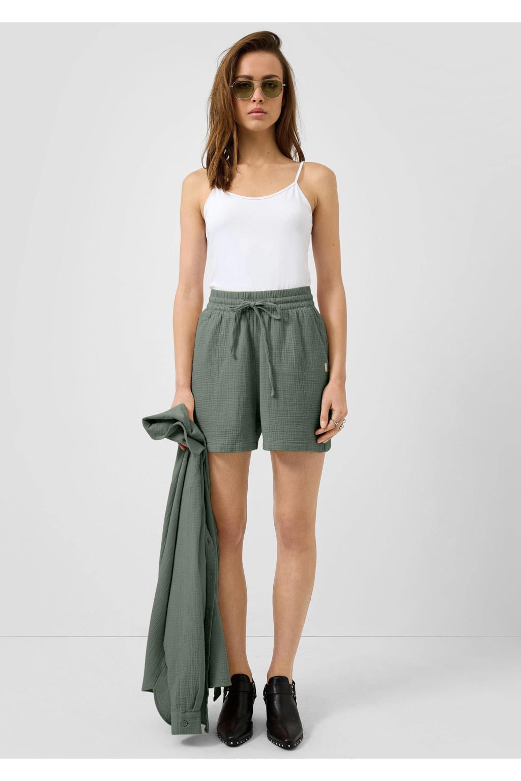 Donkergroene dames QS straight high waist casual short van katoen met elastische tailleband met koord en effen