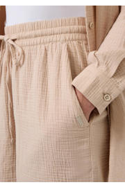 thumbnail: QS straight high waist casual short met textuur beige