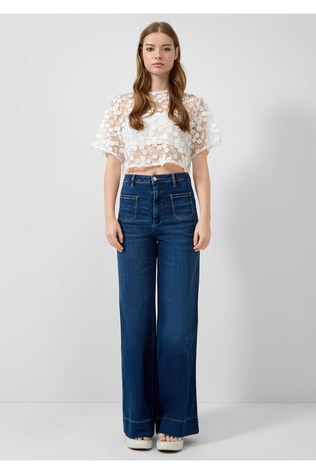 Witte dames QS kanten cropped top met effen, korte mouwen en ronde hals