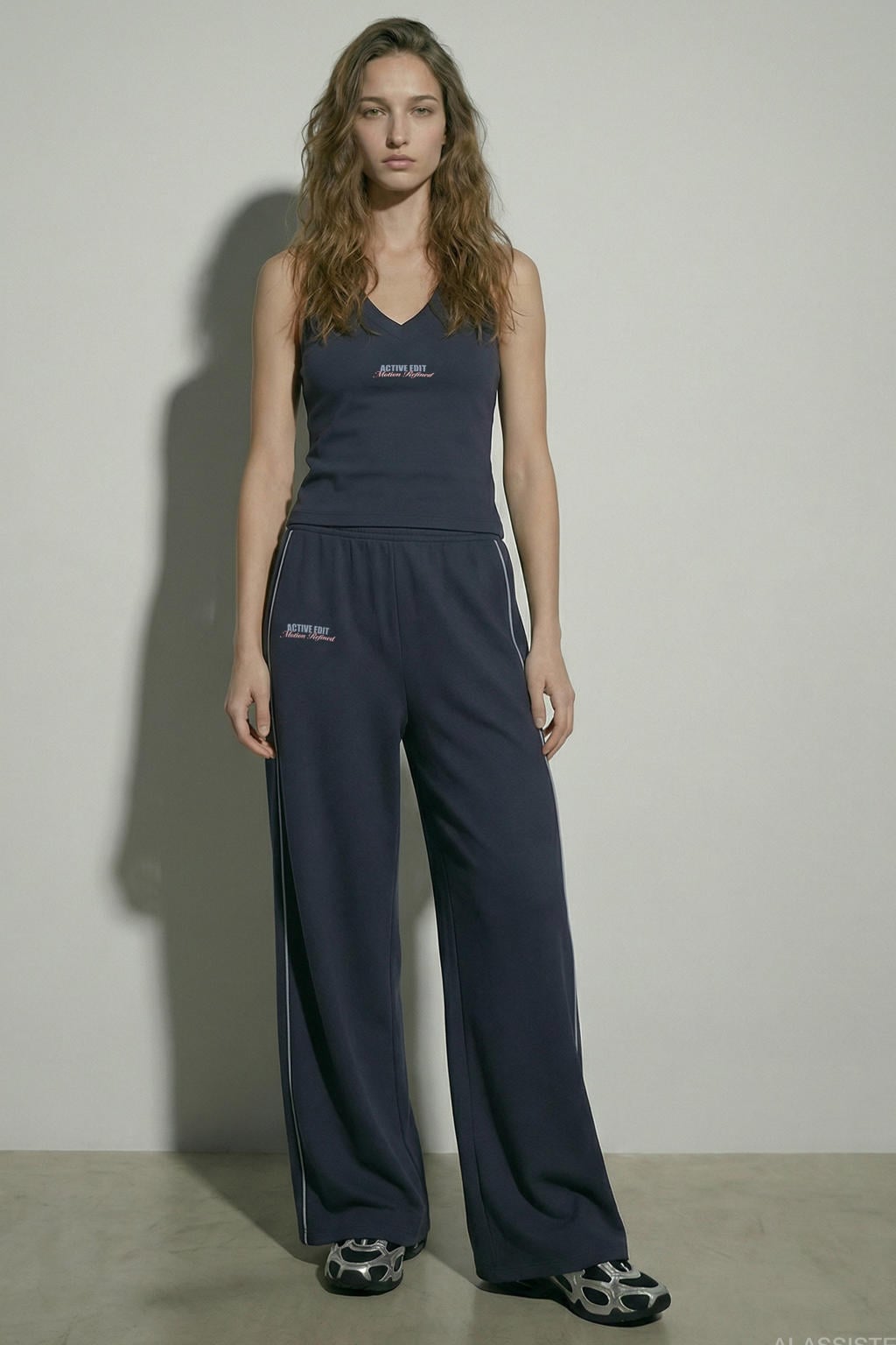 Donkerblauwe dames HYPEDROP regular waist casual broek van sweat materiaal met loose fit, elastische tailleband en printopdruk