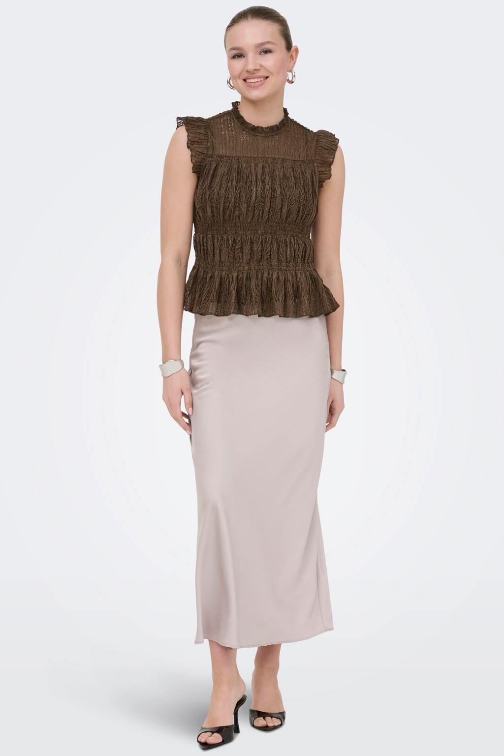 Bruine dames ONLY top van polyester met effen, ronde hals en ruches