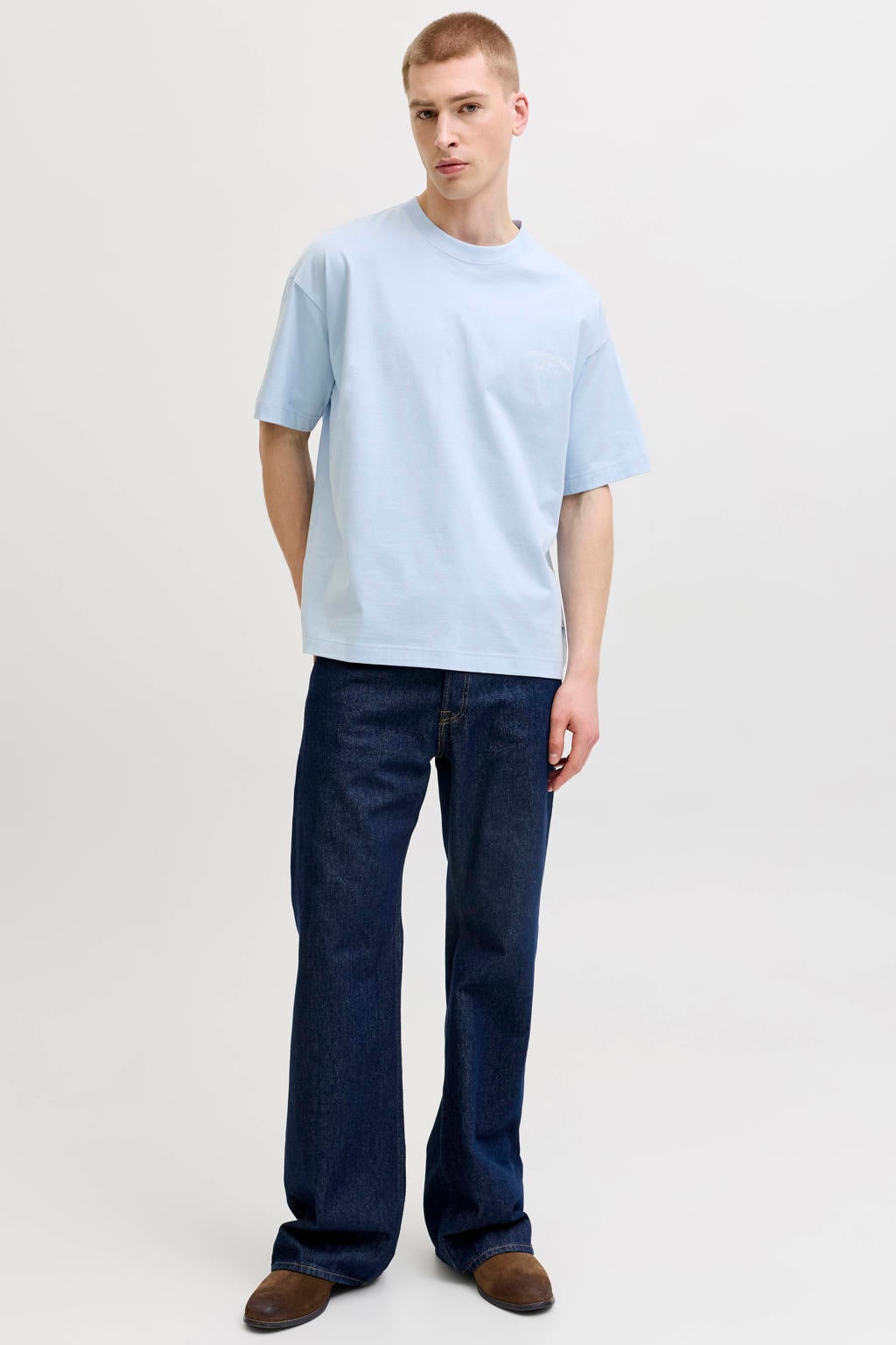 Lichtblauwe heren JACK & JONES ORIGINALS relaxed T-shirt van katoen met backprint, korte mouwen en ronde hals