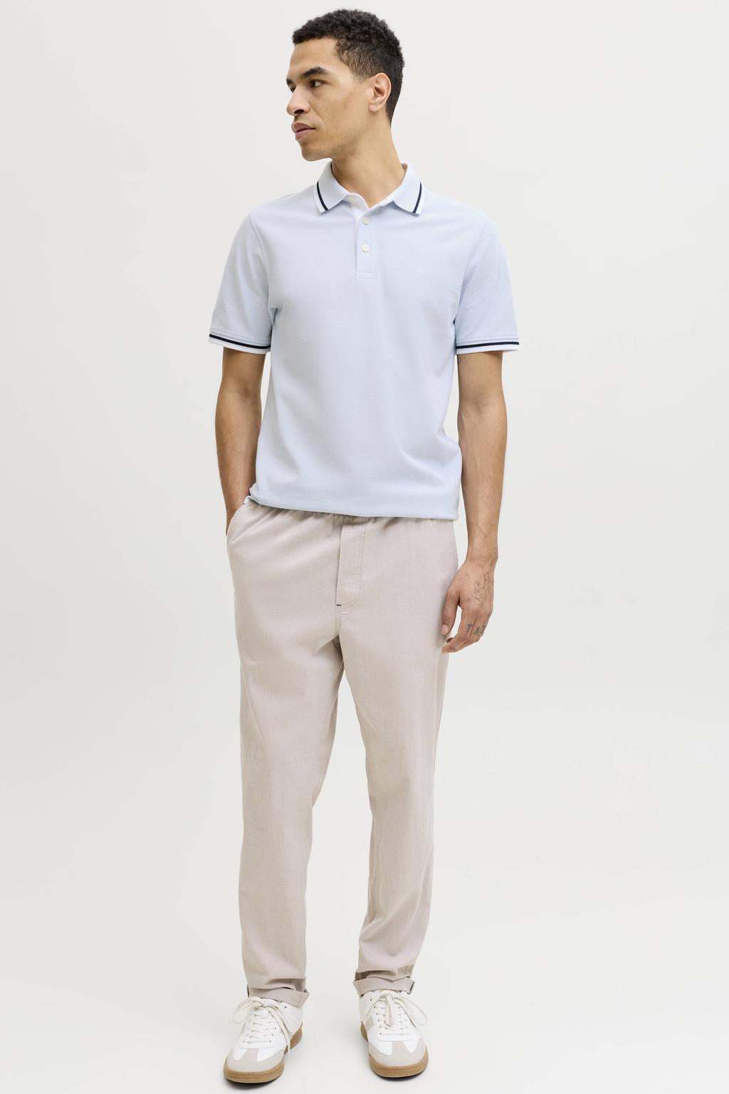 Lichtblauwe heren JACK & JONES ESSENTIALS slim polo van katoen met effen, korte mouwen en contrast bies