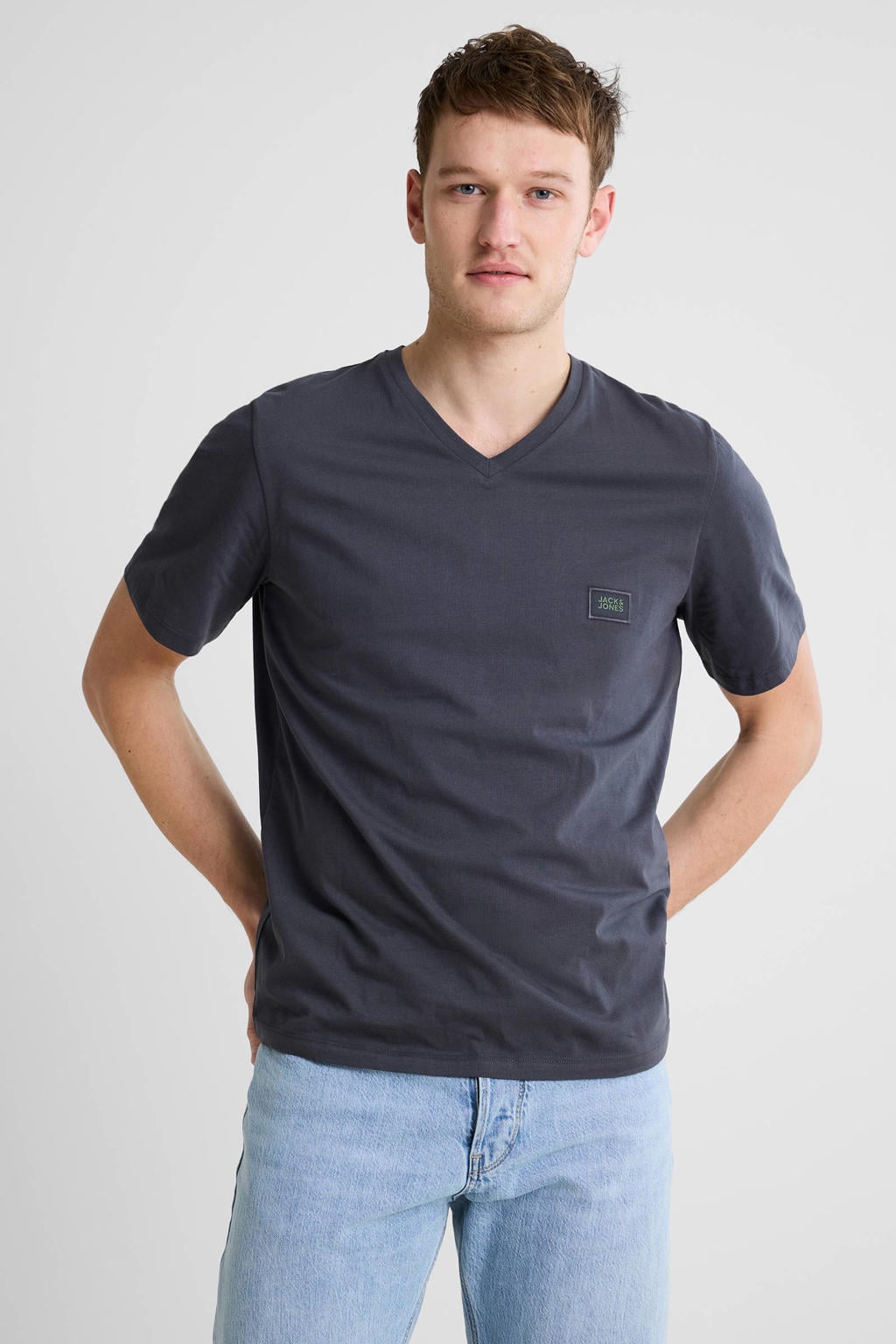 Antraciete heren JACK & JONES CORE regular T-shirt van katoen met effen, korte mouwen en V-hals