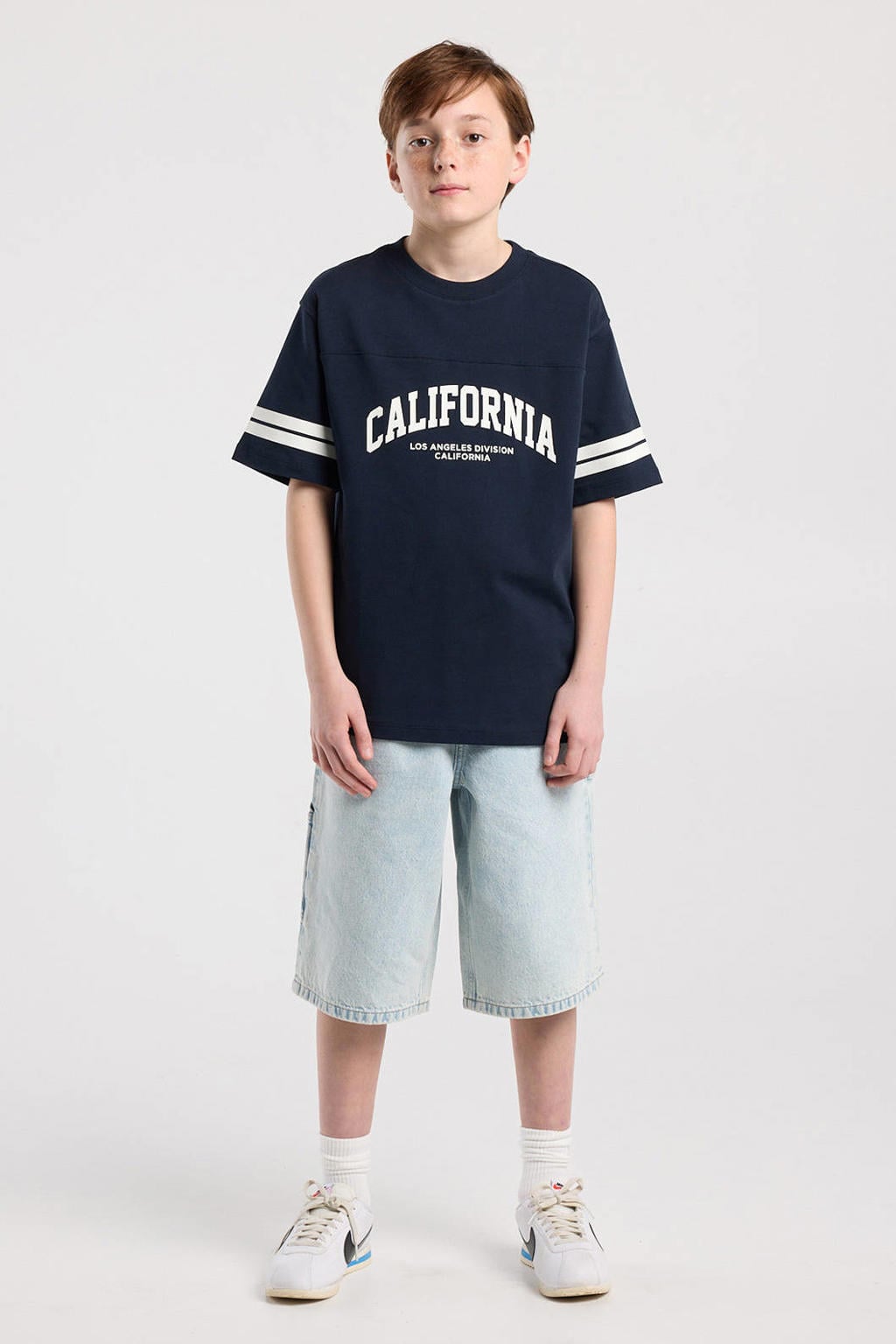 Donkerblauw en witte jongens America Today T-shirt van katoen met printopdruk, korte mouwen, ronde hals en contrast bies