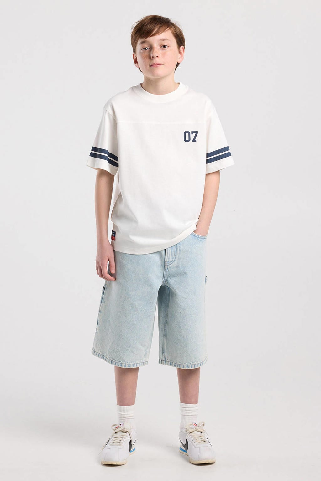 Wit en blauwe jongens America Today T-shirt van katoen met backprint, korte mouwen, ronde hals en contrast bies