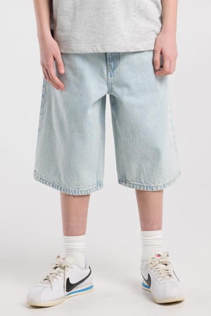 baggy jort light blue denim