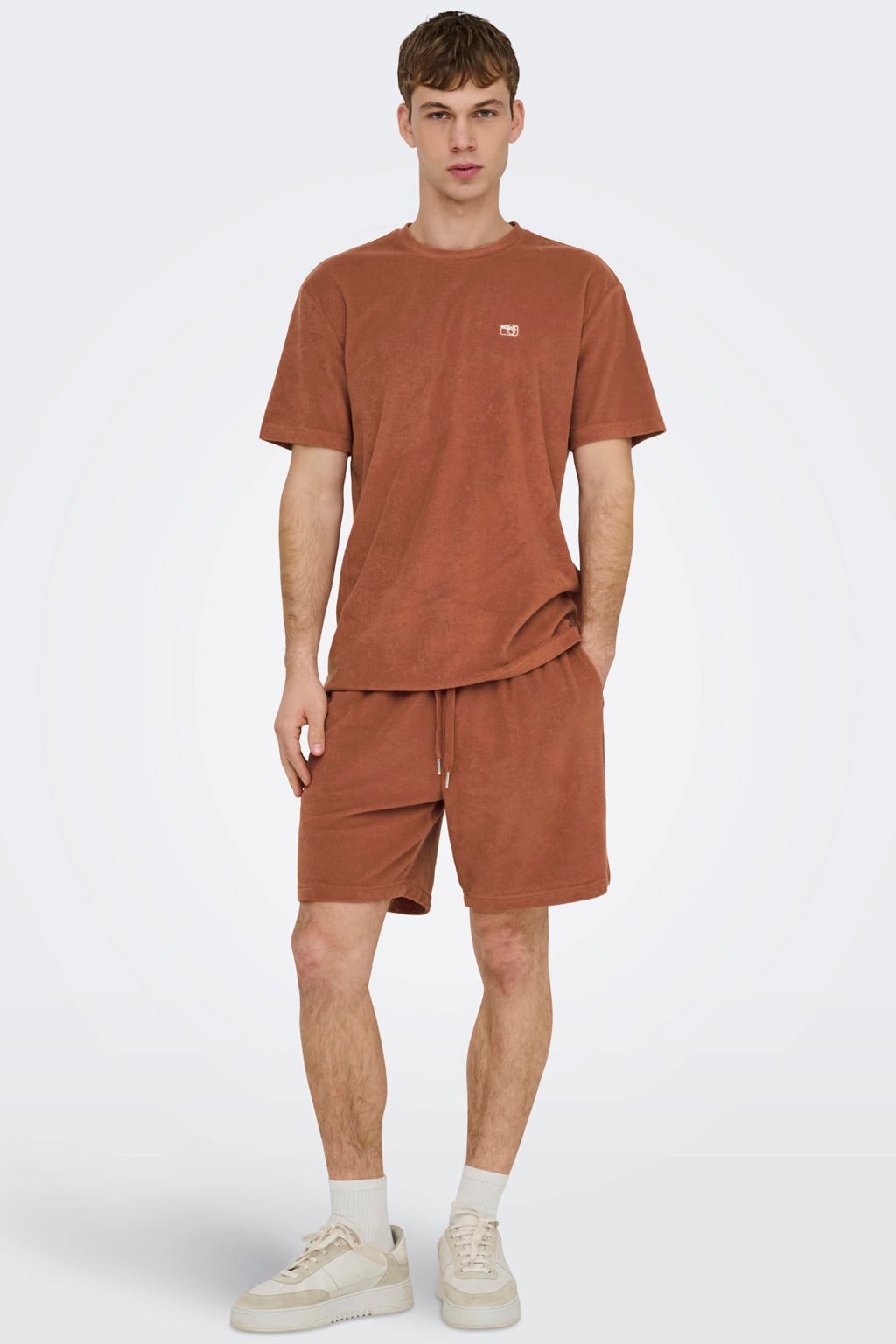 Brique heren ONLY & SONS relaxed T-shirt van katoen met effen, korte mouwen en ronde hals