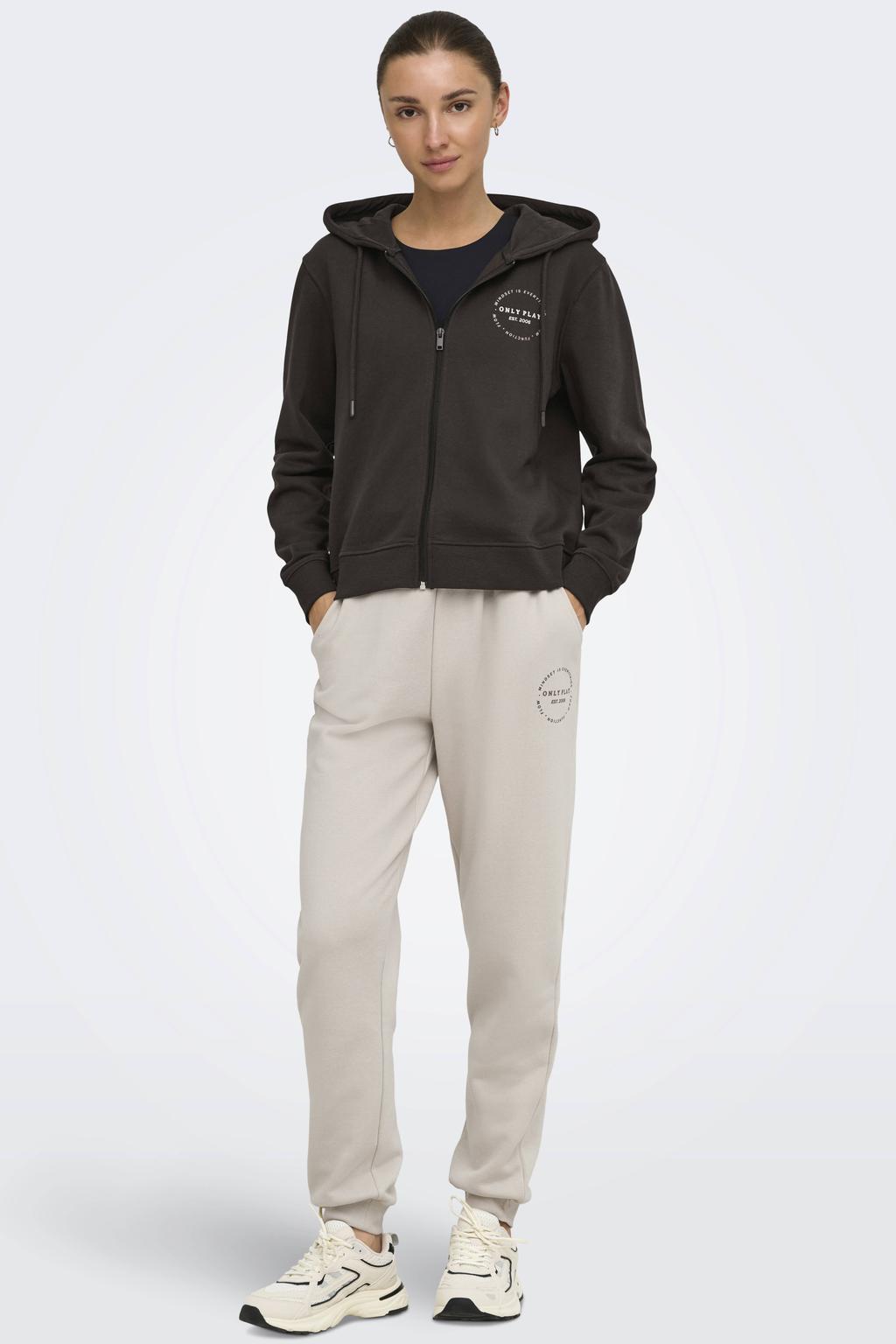 Taupe dames ONLY PLAY joggingbroek Onpcava van polyester met regular fit, regular waist en logo dessin