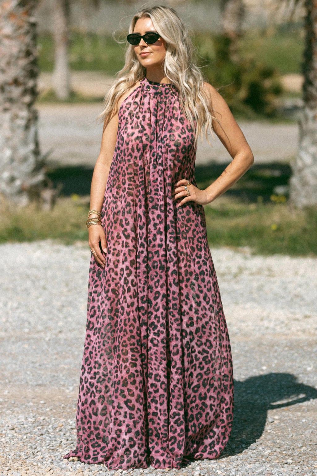 Roze en zwarte dames Bolina Island maxi jurk van polyester met panterprint, ronde hals en studs