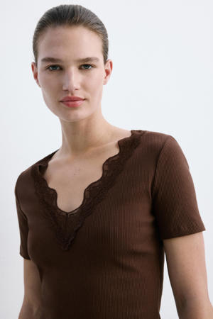 T-shirt met kant bruin