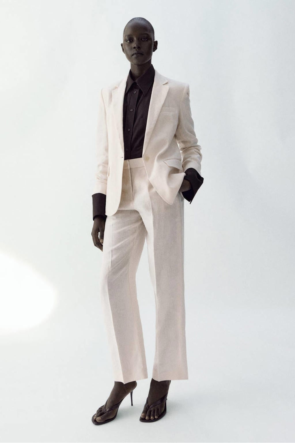 Beige dames Mango regular blazer van katoenlinnen met effen, lange mouwen, reverskraag en knoopsluiting