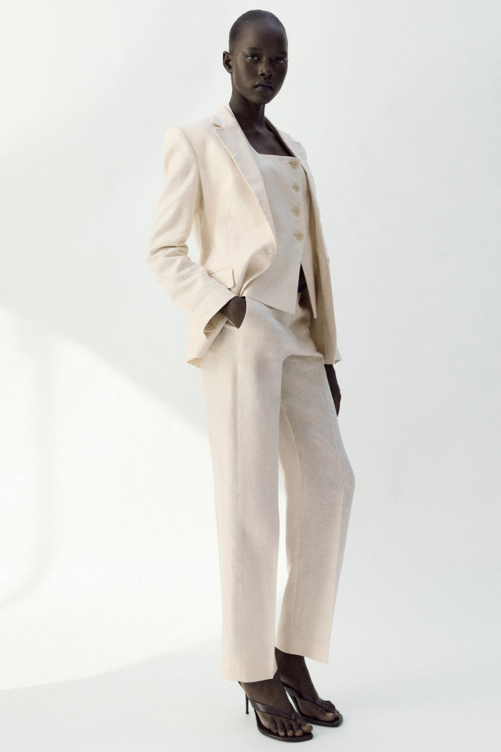 Beige dames Mango gilet van linnen met effen, halterkraag en knoopsluiting