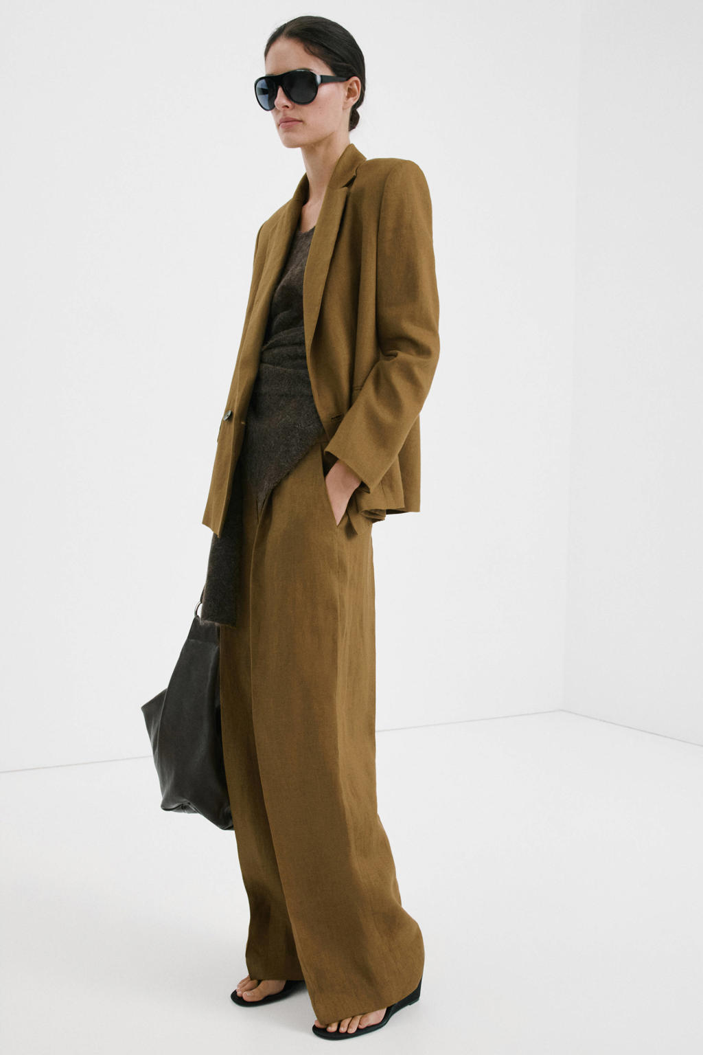 Kakikleurige dames Mango straight regular waist broek van linnen met rits, haak- en knoopsluiting en effen