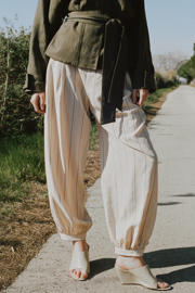 thumbnail: Mango barrel regular waist gestreepte broek beige