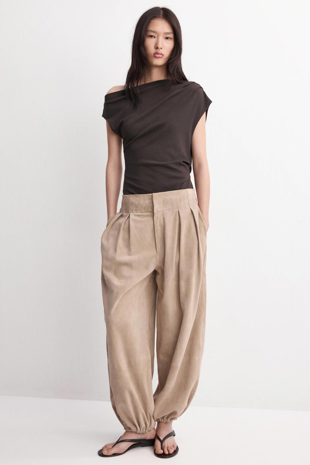 Donkerblauwe dames Mango asymmetrische top van modal met effen, korte mouwen, ronde hals en plooien