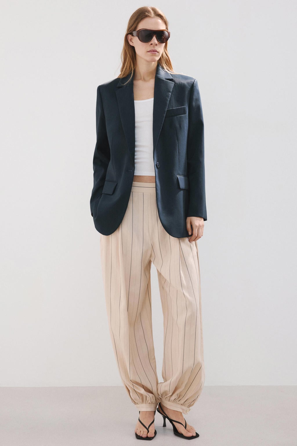 Donkerblauwe dames Mango regular blazer van viscose met effen, lange mouwen, reverskraag, knoopsluiting en split
