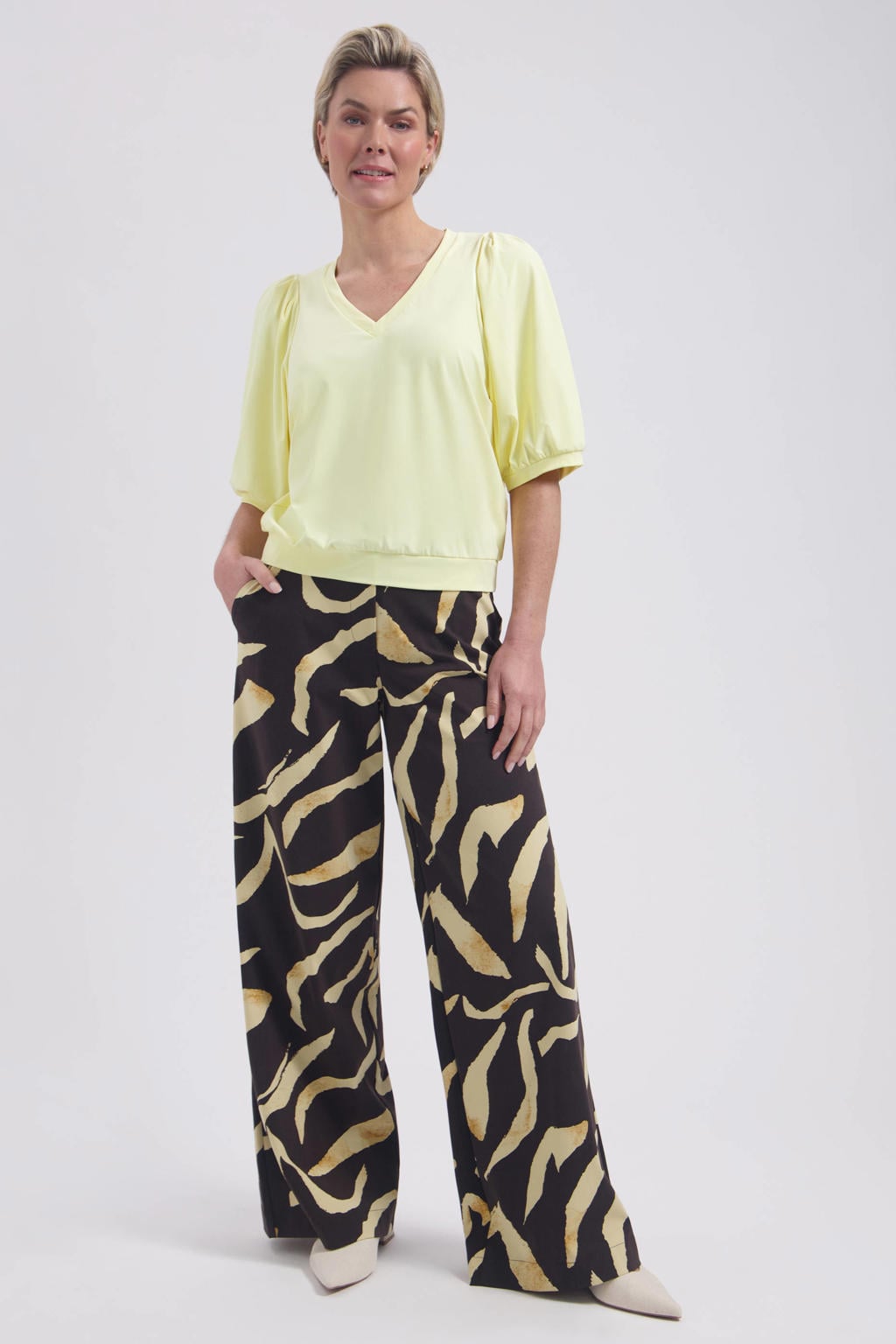 Zwart en beige dames Lady Day high waist broek van polyamide met loose fit, elastische tailleband en dierenprint
