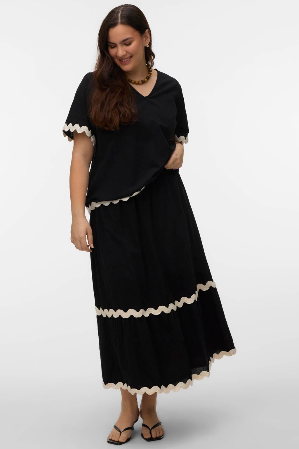 Zwarte dames VERO MODA CURVE top met effen, korte mouwen, V-hals en geweven detail