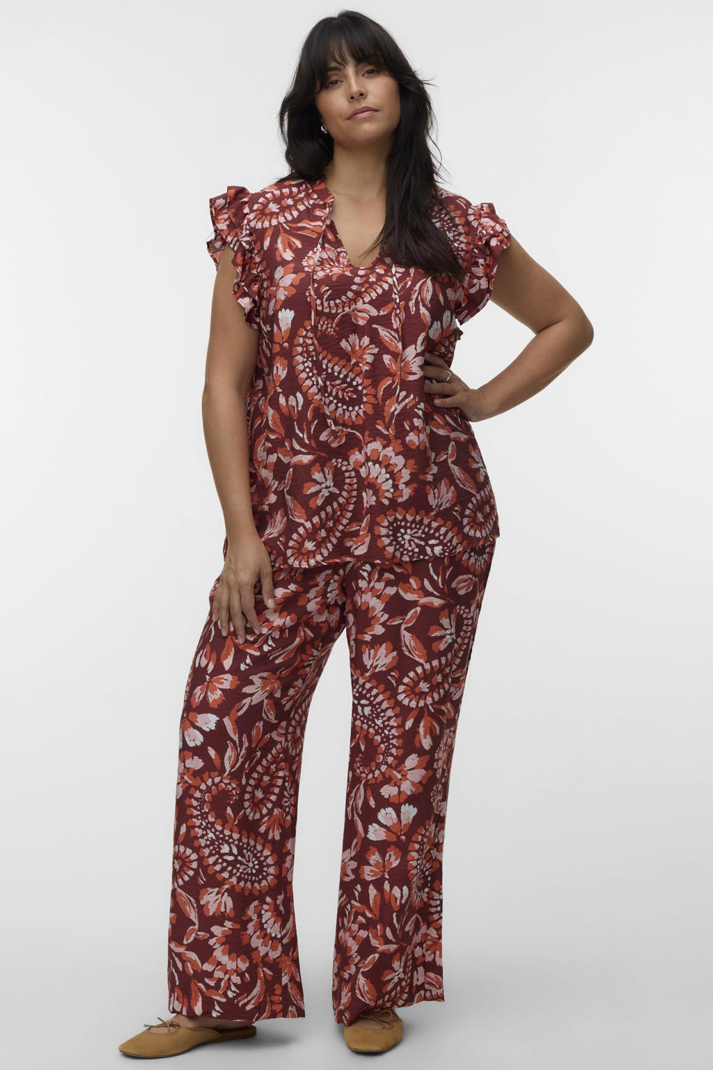 Roodbruine dames VERO MODA CURVE top print bruin van viscose met paisley print, V-hals en geweven detail