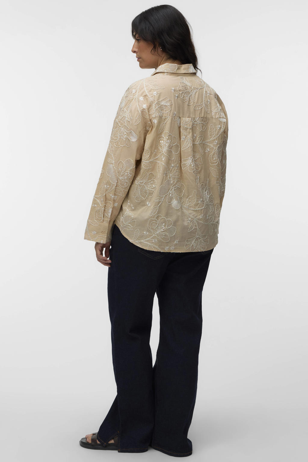 Beige dames VERO MODA CURVE gebloemde blouse van katoen met lange mouwen, klassieke kraag, knoopsluiting en borduursels