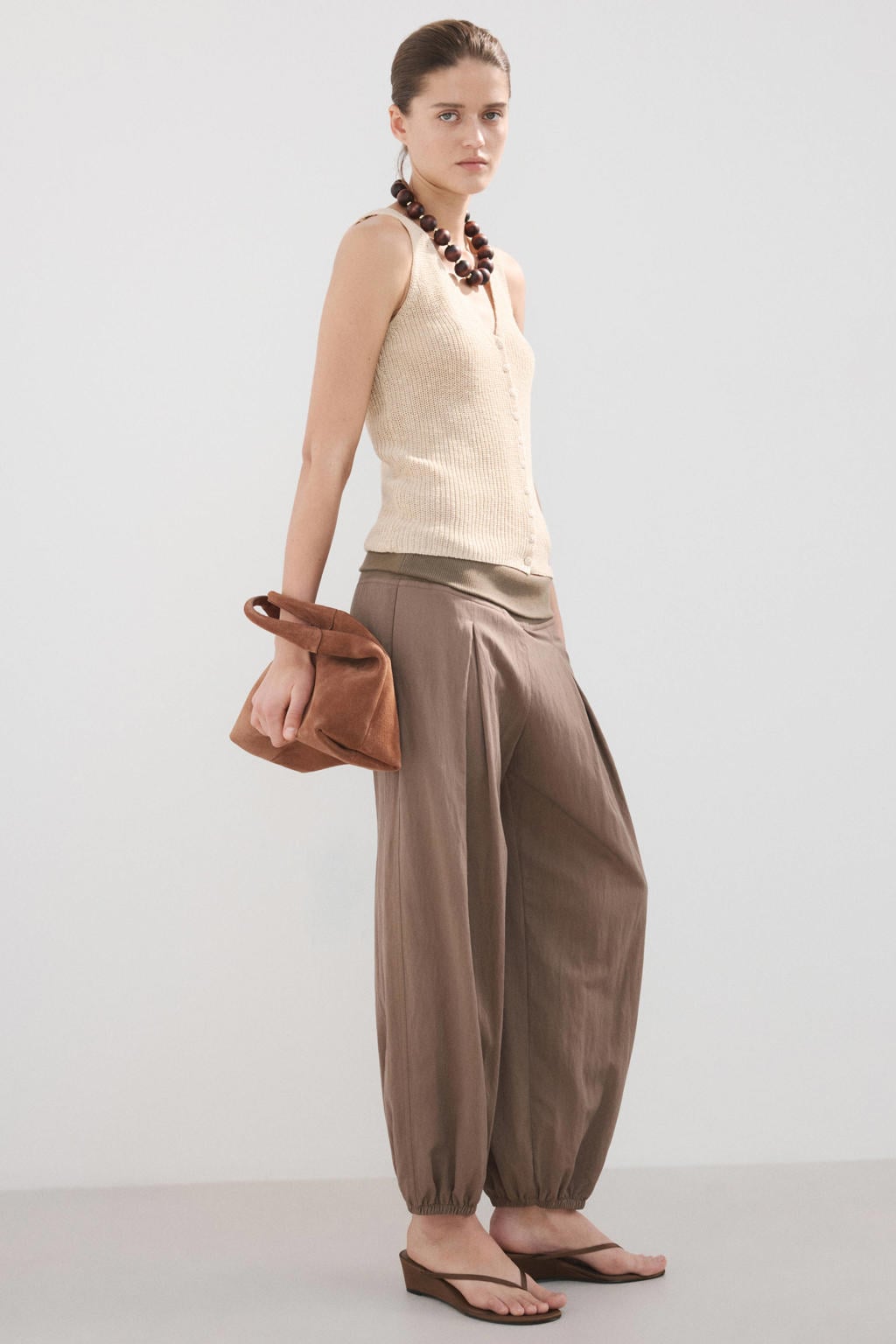 Zandkleurige dames Mango gebreid top van acryl met effen en V-hals