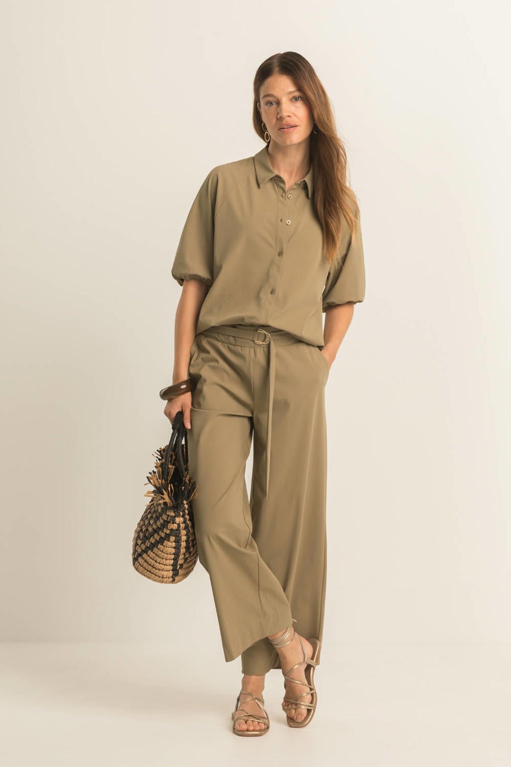 Olijfgroene dames Expresso blouse travelstof groen met effen, half lange mouwen, klassieke kraag, knoopsluiting en gebreide details