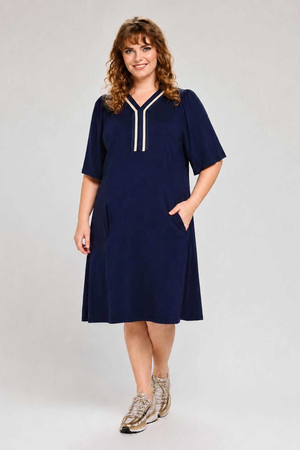 Donkerblauwe dames STUDIO midi jurk Plus Size van viscose met effen en korte mouwen
