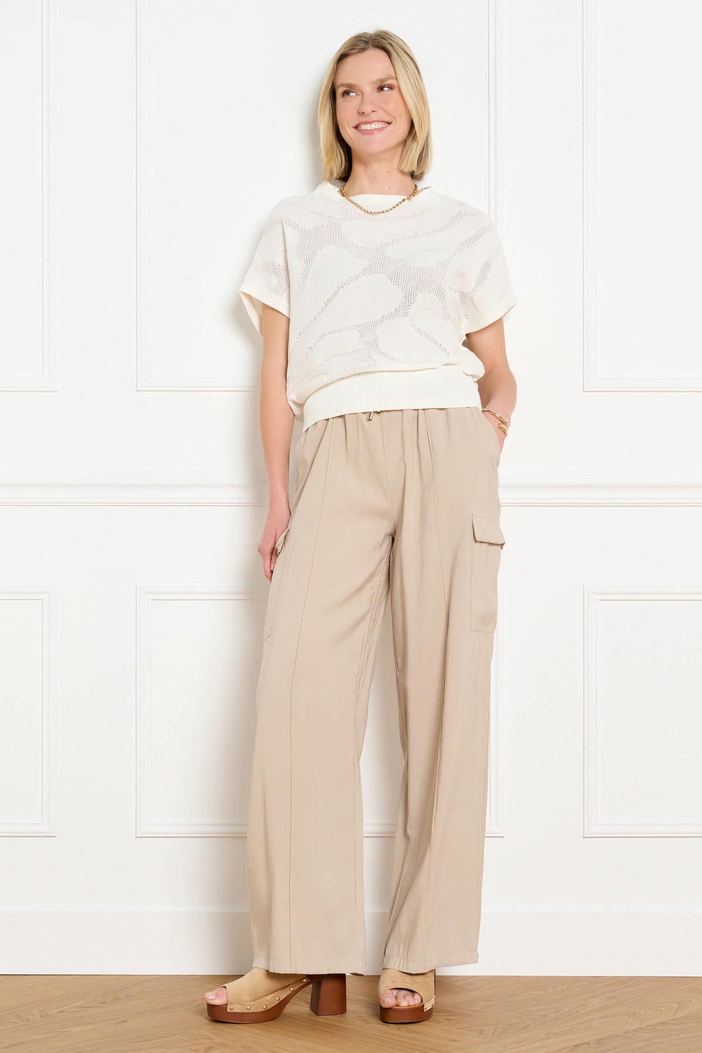 Ecru dames LOLALIZA top met effen, korte mouwen, ronde hals en crochet