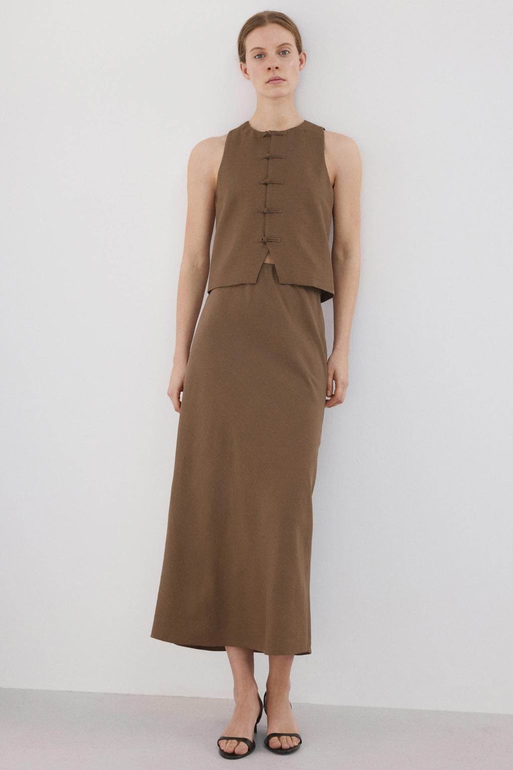 Lichtbruine dames Mango gilettop van viscose met effen, ronde hals en knoopsluiting