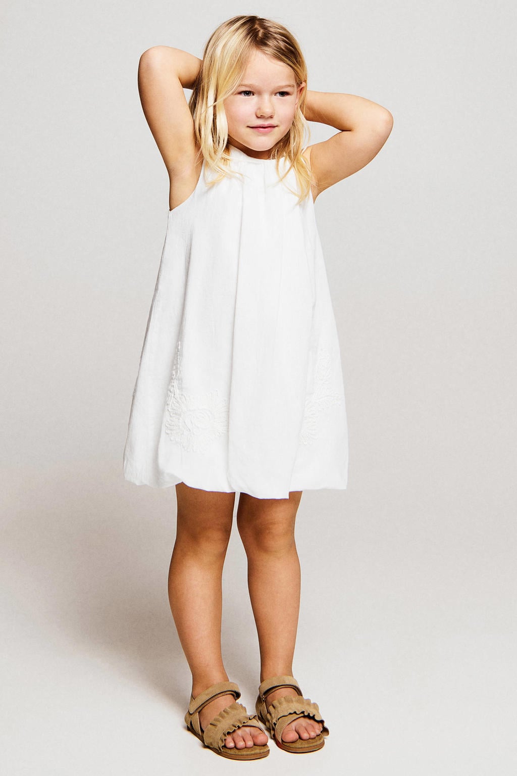 Witte meisjes Mango Kids zomerjurk van katoen met effen, ronde hals, knoopsluiting en borduursels