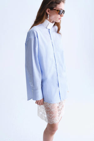 blouse met krijtstreep lichtblauw