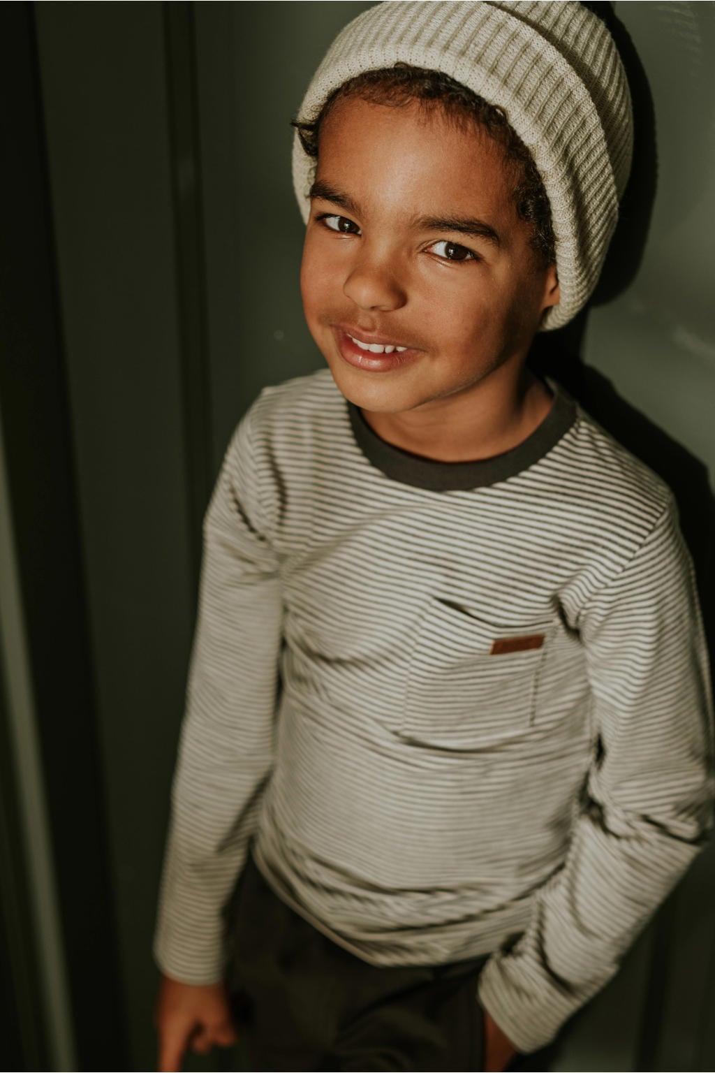 Koko Noko rechtvallende gestreepte longsleeve - beige/donkergrijs