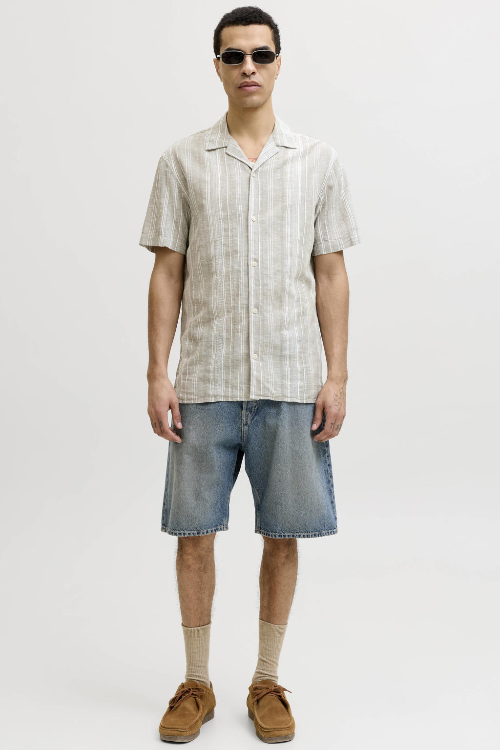 Beige heren JACK & JONES PREMIUM regular gestreept casual overhemd van linnen met korte mouwen, reverskraag en knoopsluiting