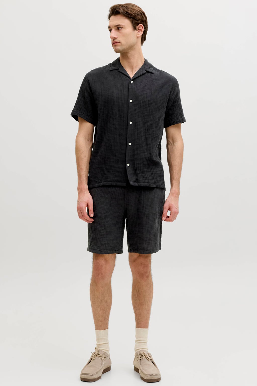 Zwarte heren JJ REBEL relaxed casual overhemd van mousseline met effen, korte mouwen, reverskraag en knoopsluiting