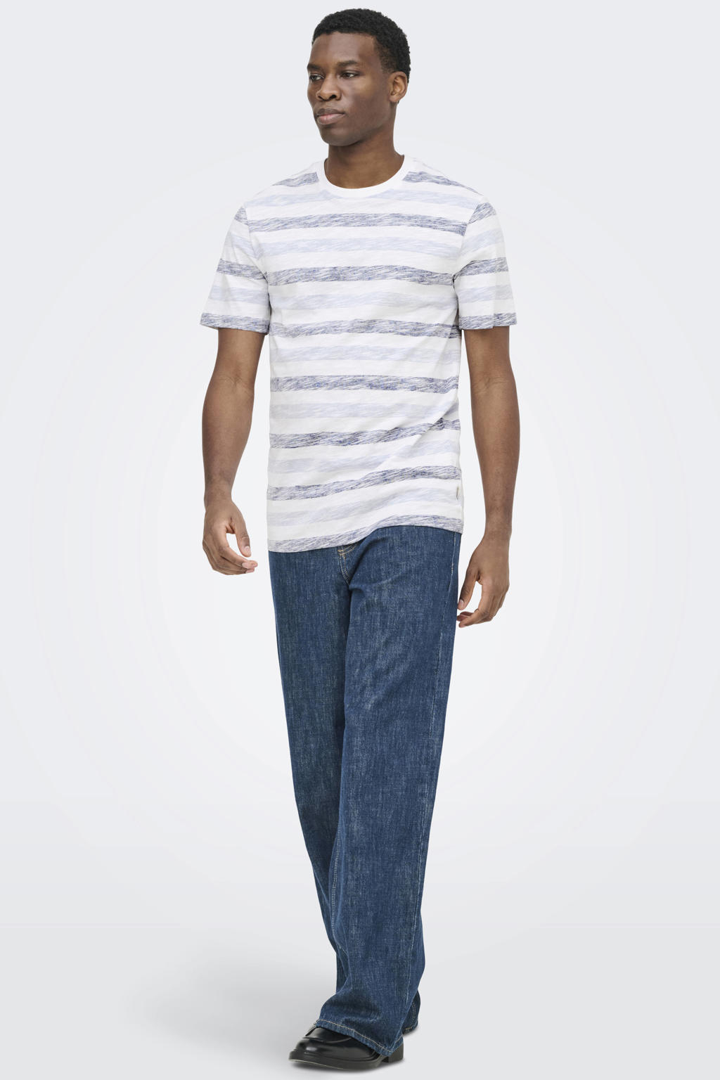 Blauwe heren ONLY & SONS relaxed gestreept T-shirt van katoen met korte mouwen en ronde hals