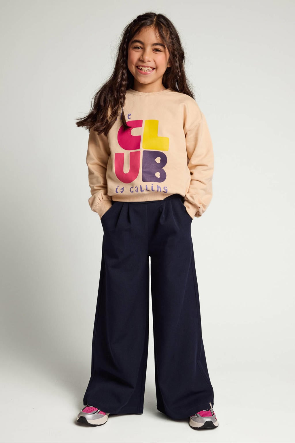 Beige meisjes LOOXS little rechtvallende sweater van stretchkatoen met tekst print, lange mouwen, ronde hals en geribde boorden