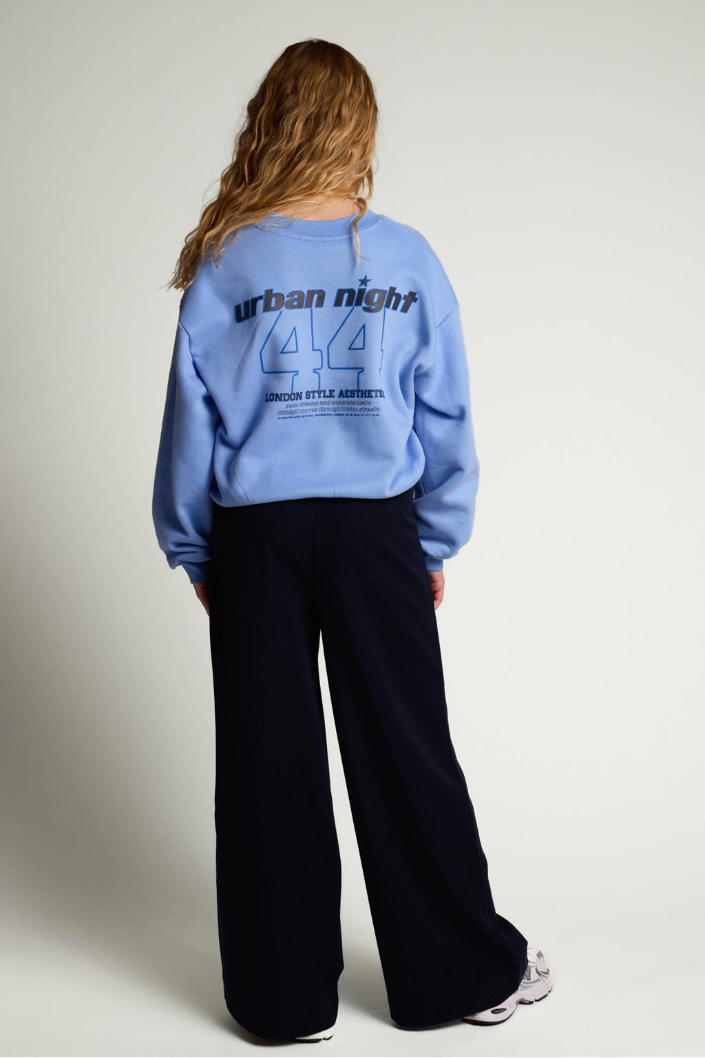 Lichtblauwe meisjes LOOXS 10sixteen rechtvallende sweater met backprint, lange mouwen, V-hals en geribde boorden