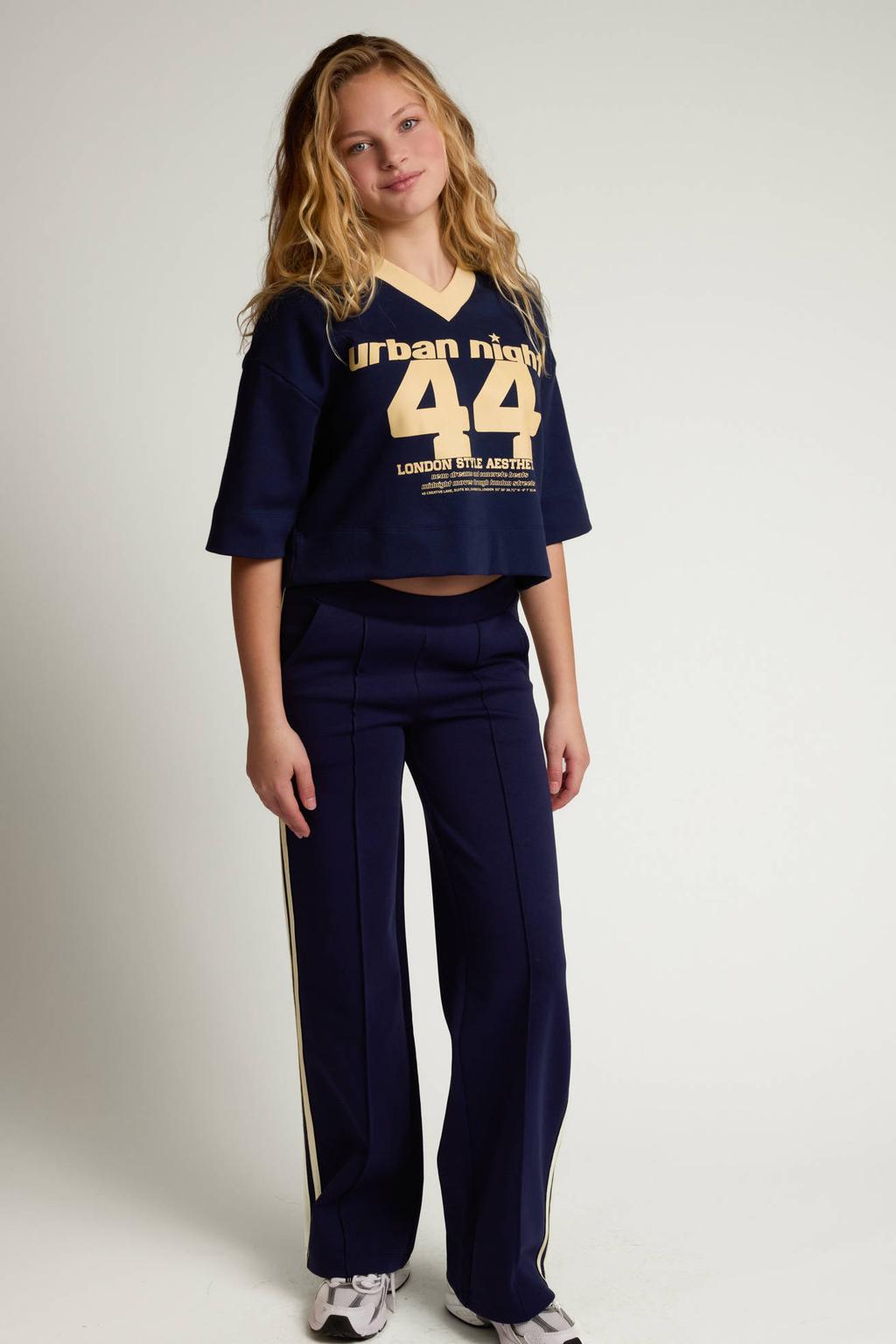 Donkerblauw en gele meisjes LOOXS 10sixteen rechtvallend T-shirt van stretchkatoen met printopdruk, half lange mouwen en V-hals