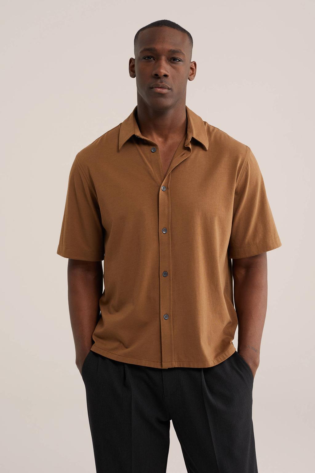 Bruine heren WE Fashion regular casual overhemd van katoen met effen, korte mouwen, klassieke kraag en knoopsluiting