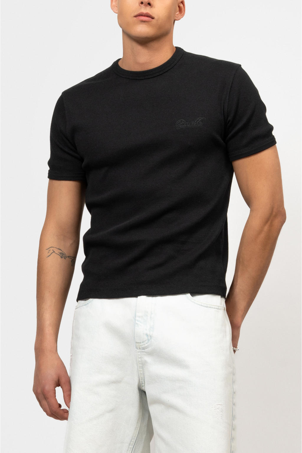 Zwarte heren Equalité slim t-shirt gebreid van katoen met effen, korte mouwen en ronde hals