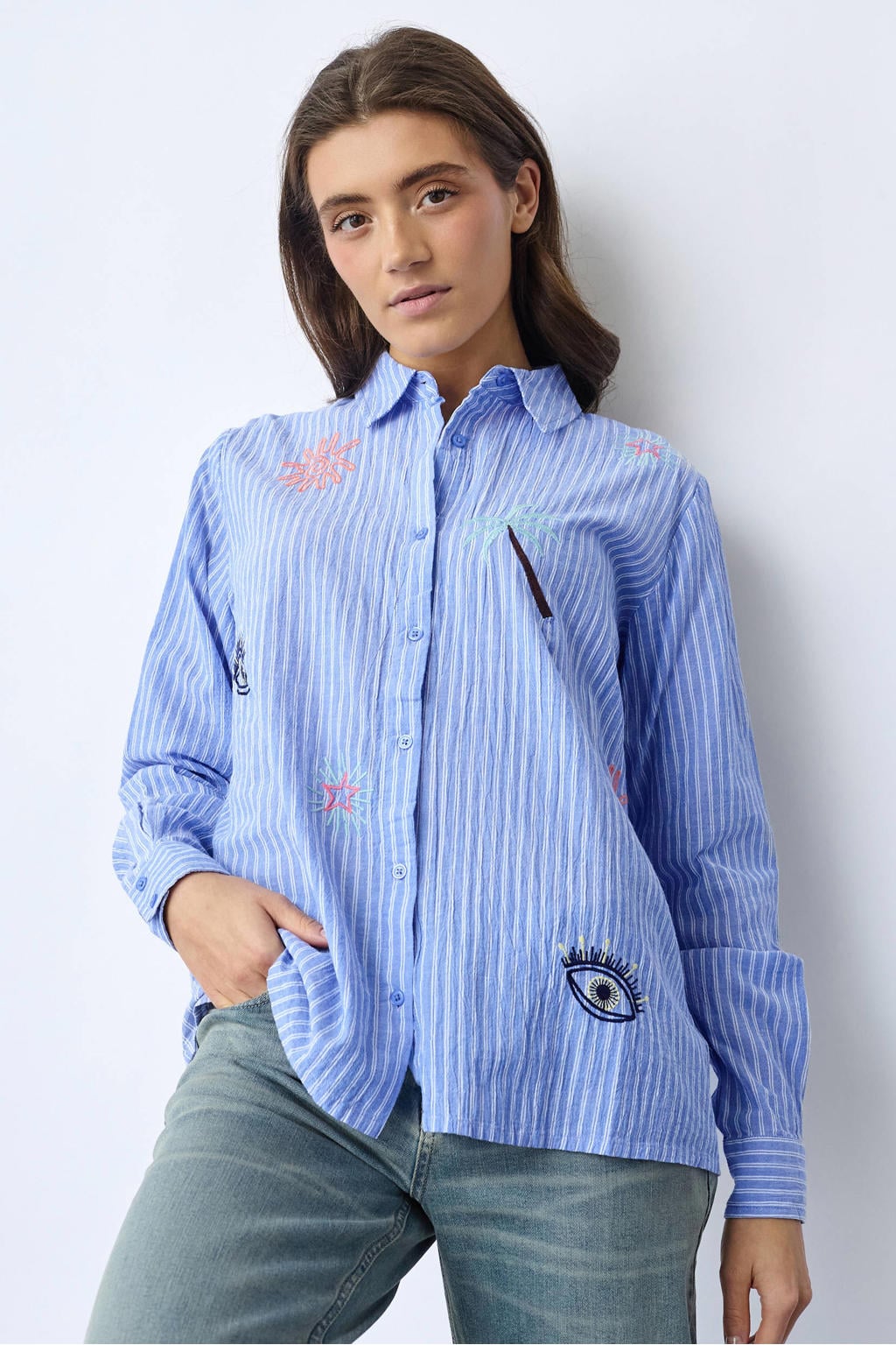 Blauw en witte dames SisterS Point gestreepte blouse van katoen met lange mouwen, klassieke kraag, knoopsluiting en borduursels