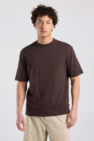 regular T-shirt bruin