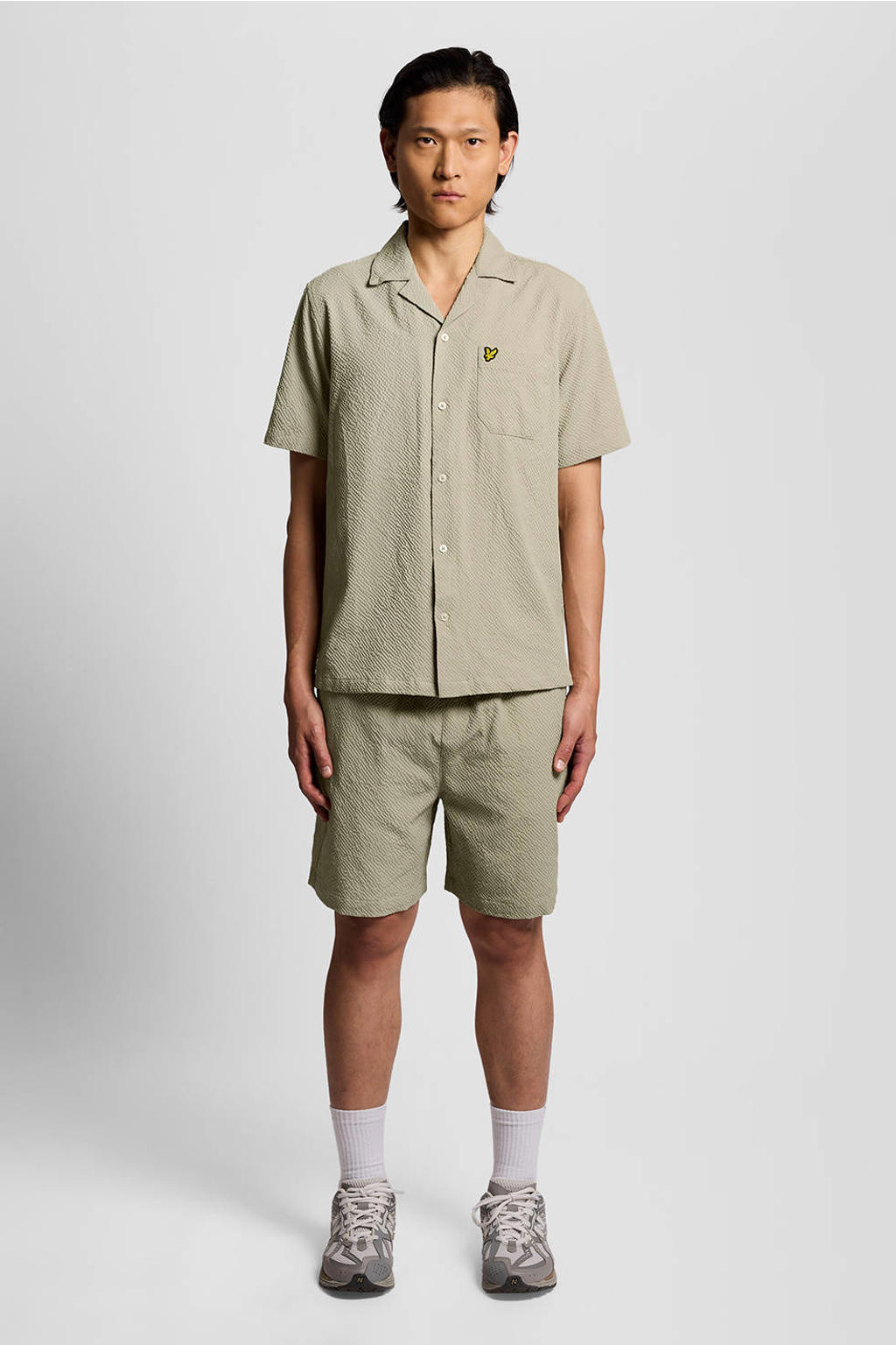 Lichtkaki heren Lyle & Scott regular casual overhemd van polyester met effen, korte mouwen, reverskraag, knoopsluiting en textuur