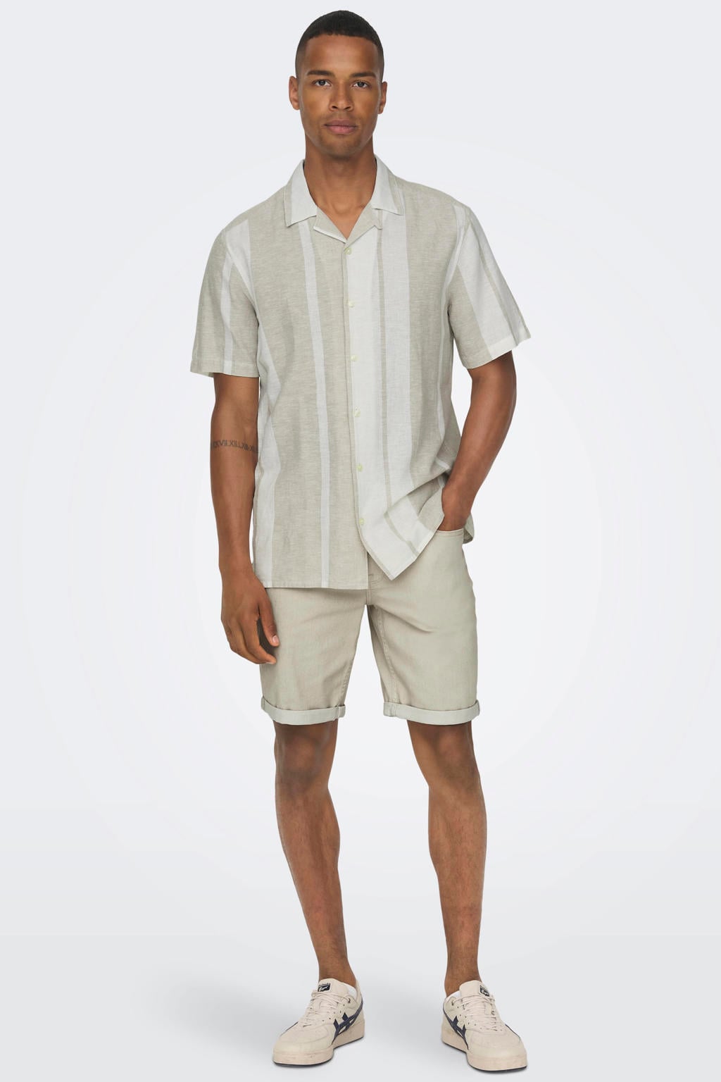 Beige heren ONLY & SONS regular casual overhemd van katoenlinnen met strepenprint, korte mouwen, reverskraag en knoopsluiting